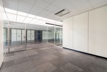 Kantoor (386 m²) te Loppem, direct aan de op- en afrit E40.