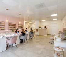 Propriété commerciale avec studio à vendre dans la Zeelaan à La Panne.