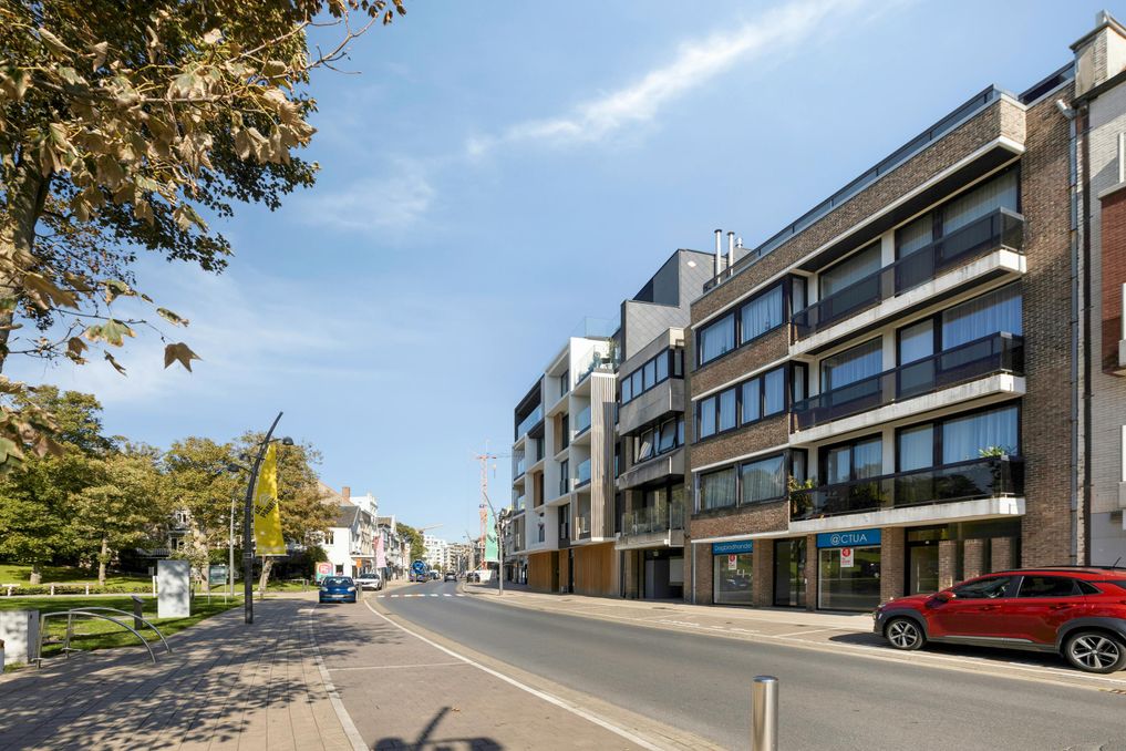 Propriété commerciale avec studio à vendre dans la Zeelaan à La Panne.