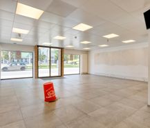 Propriété commerciale avec studio à vendre dans la Zeelaan à La Panne.