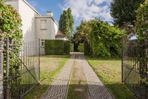 Karaktervolle pastorie met potentieel in Poesele