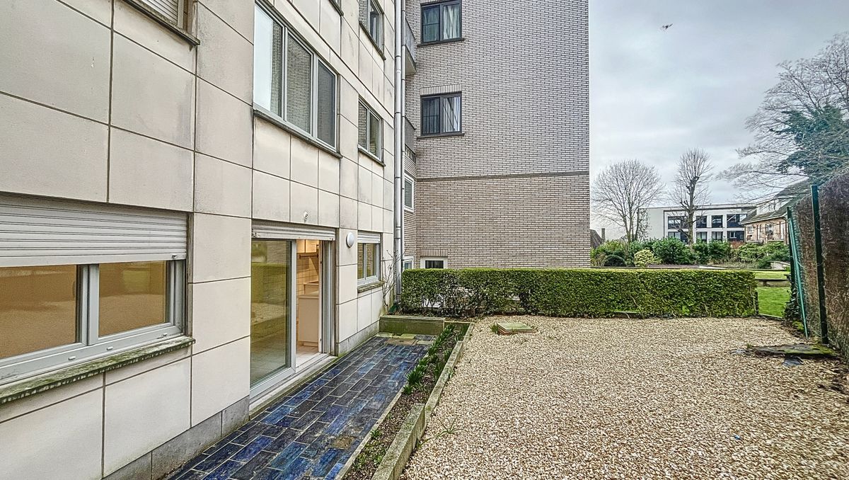 Laeken: Gerenoveerde studio van 45m² met terras
