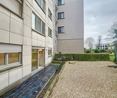 Laeken: Gerenoveerde studio van 45m² met terras