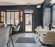 Handelspand te koop met terras en appartement in Loppem