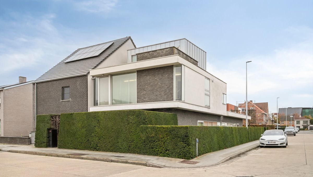 Kantoor met woonst te koop in Sint-Michiels (380 m²)