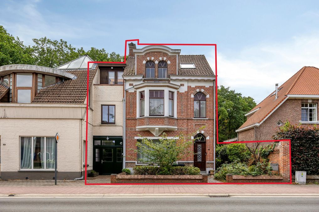 Karaktervolle, te renoveren woning te koop te Essen-Heikant!
