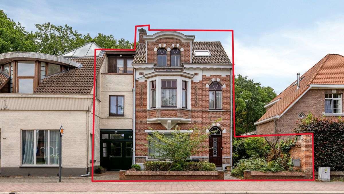 Karaktervolle, te renoveren woning te koop te Essen-Heikant!