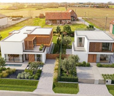 Spacious and strategically located plot of land in Roeselare