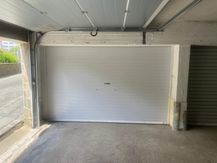 Box de garage à vendre à un emplacement central à Normandpark !