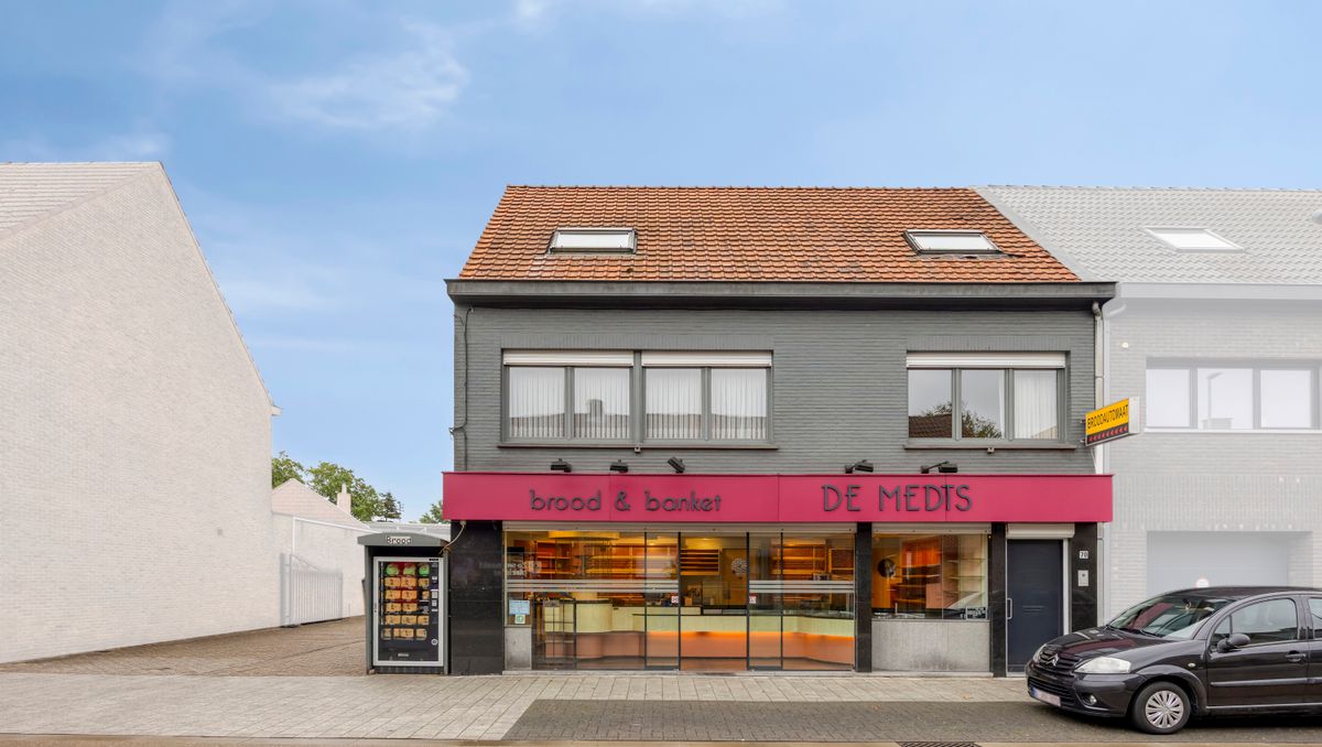 Handelspand met woonst, 6 slpk, in Wildert centrum te koop