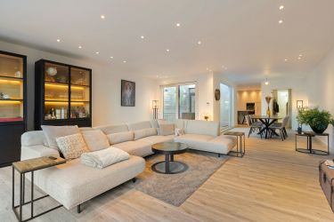 Volledig gerenoveerde woning met garage te koop in Wevelgem! 