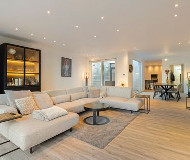 Volledig gerenoveerde woning met garage te koop in Wevelgem!