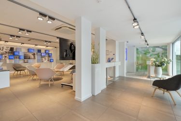 Gelijkvloers handelspand/kantoor (288m²)