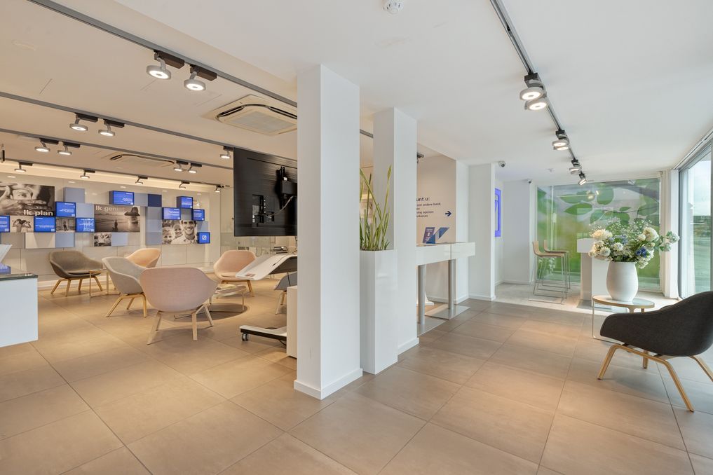 Gelijkvloers handelspand/kantoor (288m²)