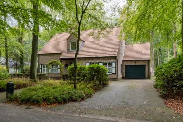 Karaktervolle villa met verzorgde tuin op topligging te Heide-Kalmthout