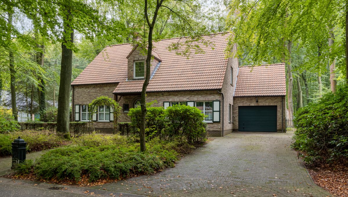Karaktervolle villa met verzorgde tuin op topligging te Heide-Kalmthout