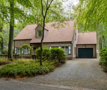 Karaktervolle villa met verzorgde tuin op topligging te Heide-Kalmthout