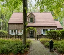 Karaktervolle villa met verzorgde tuin op topligging te Heide-Kalmthout