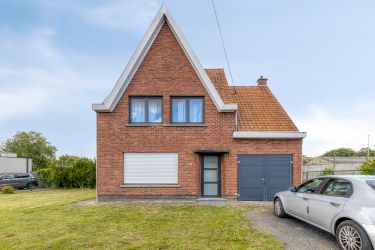 Single house on 6 acres in Roeselare