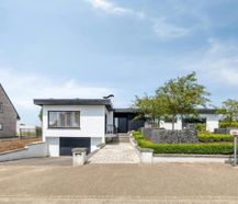 Ruime woning in bungalowstijl te koop in Aartrijke