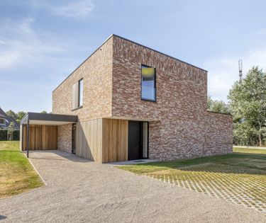 Nieuwbouwvilla met 4 slaapkamers op 1361m² grond
