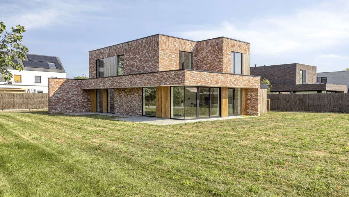 New build villa with 4 bedrooms on 1361m² of land