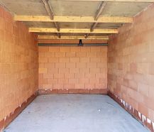 Ruime garagebox te huur te Ingelmunster.