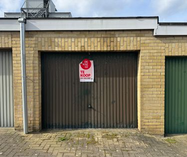 Semi-detached house with garden in the Glazeniersstraat in Roeselare