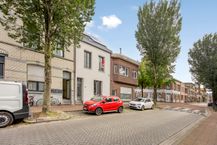 Huis met 4 slaapkamers en stadskoer te Deurne!