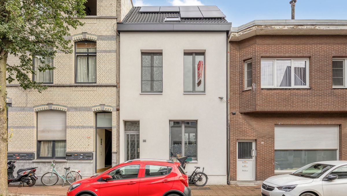 Huis met 4 slaapkamers en stadskoer te Deurne!