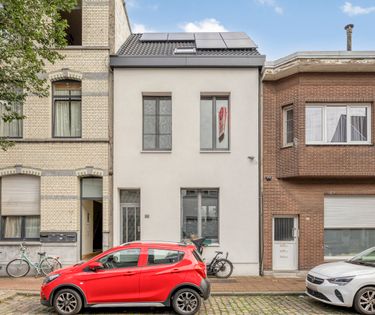 Huis met 4 slaapkamers en stadskoer te Deurne!