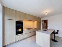 Kwalitatieve, instapklare nieuwbouwwoning te huur in Elverdinge met 3 slaapkamers, dubbele garage en tuin