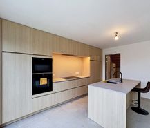 Kwalitatieve, instapklare nieuwbouwwoning te huur in Elverdinge met 3 slaapkamers, dubbele garage en tuin