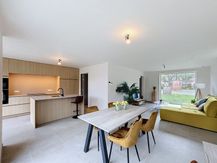 Kwalitatieve, instapklare nieuwbouwwoning te huur in Elverdinge met 3 slaapkamers, dubbele garage en tuin