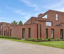 New construction project in Genk with 3 houses and 5 apartments