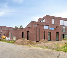New construction project in Genk with 3 houses and 5 apartments