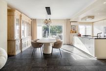 Ruime mooie woning met mogelijkheid tot handel (vb kapsalon)