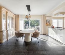 Ruime mooie woning met mogelijkheid tot handel (vb kapsalon)
