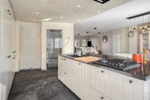 Ruime mooie woning met mogelijkheid tot handel (vb kapsalon)