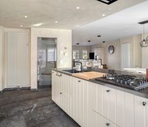 Ruime mooie woning met mogelijkheid tot handel (vb kapsalon)
