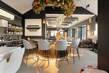 Handelspand te koop met terras en appartement in Loppem