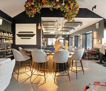 Handelspand te koop met terras en appartement in Loppem