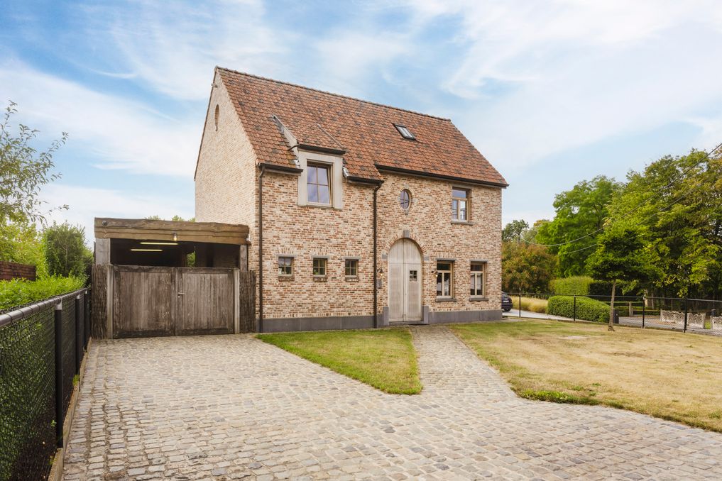 Prachtige villa in landelijke omgeving te koop in Avelgem