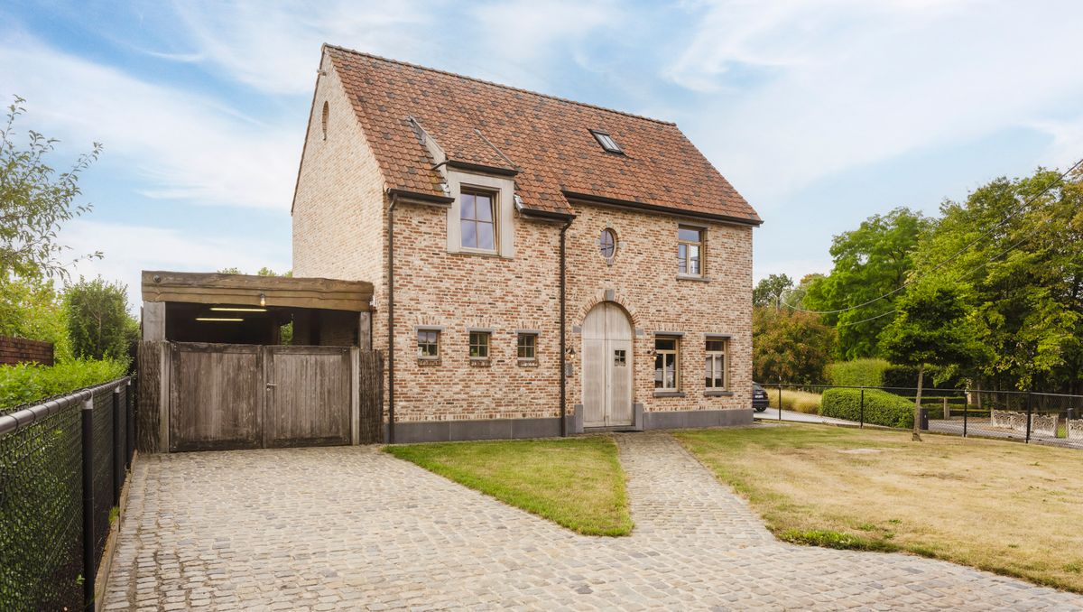 Prachtige villa in landelijke omgeving te koop in Avelgem
