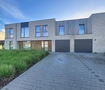 Nieuwbouwwoning met 3 slaapkamers te huur in Zedelgem