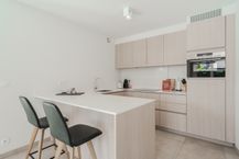 Recent appartement met twee slaapkamers en zonnige tuin