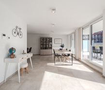 Recent appartement met twee slaapkamers en zonnige tuin