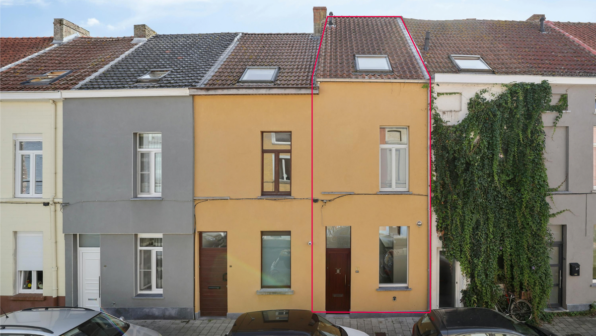 Huis met stadskoer te koop te Gent