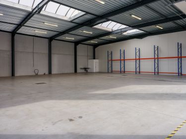 Magazijn (454 m²) te huur in Zwevezele