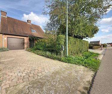 Ruime gezinswoning met groene tuin te koop in Wuustwezel!